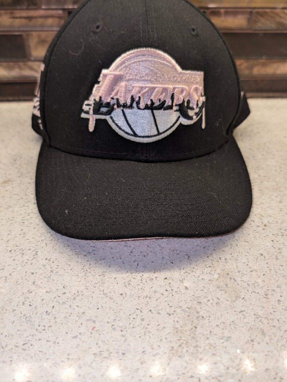 New Era Black Los Angeles Lakers NBA Drip Pink Logo Patch 9Fifty Adjustable Cap